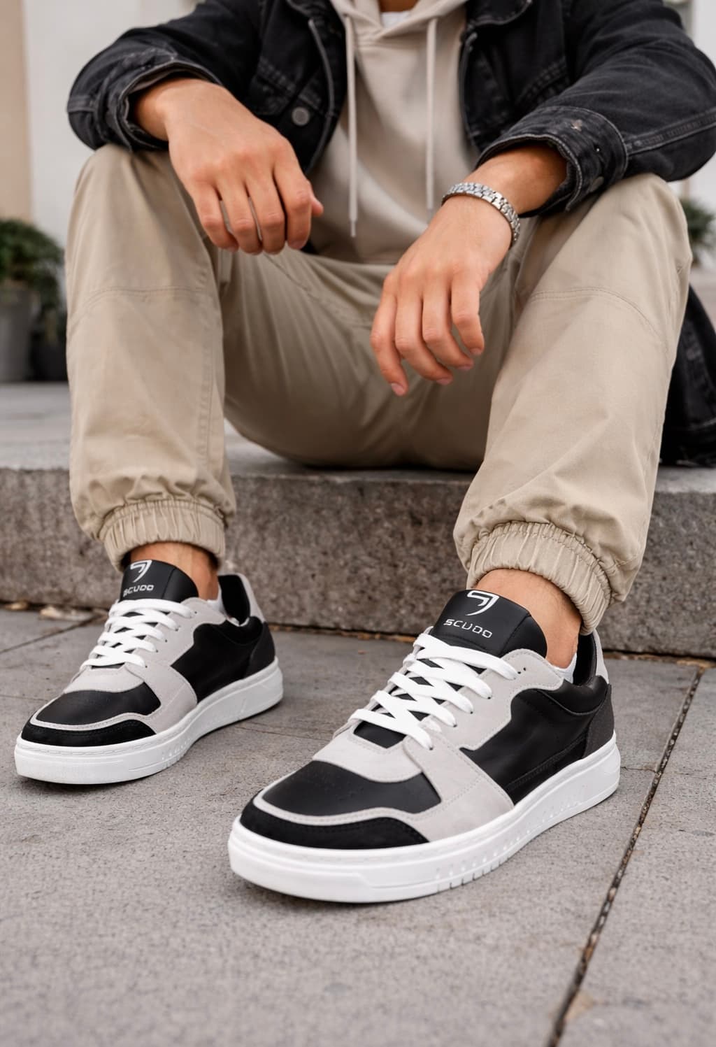 Sneaker Bicolore Bianco e Nero - Vista 3